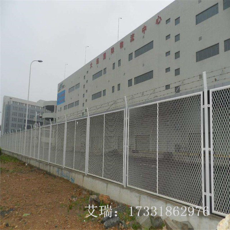 鋼板網(wǎng)護欄